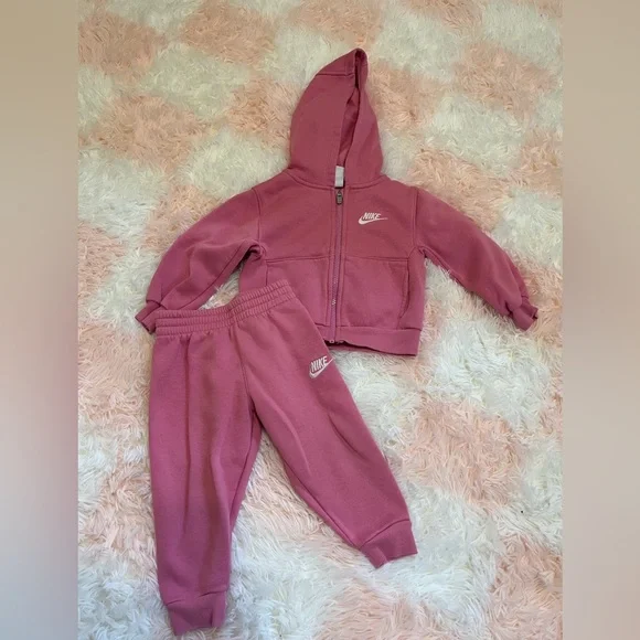 Nike toddler 2T sweatsuit - Picture 1 of 2